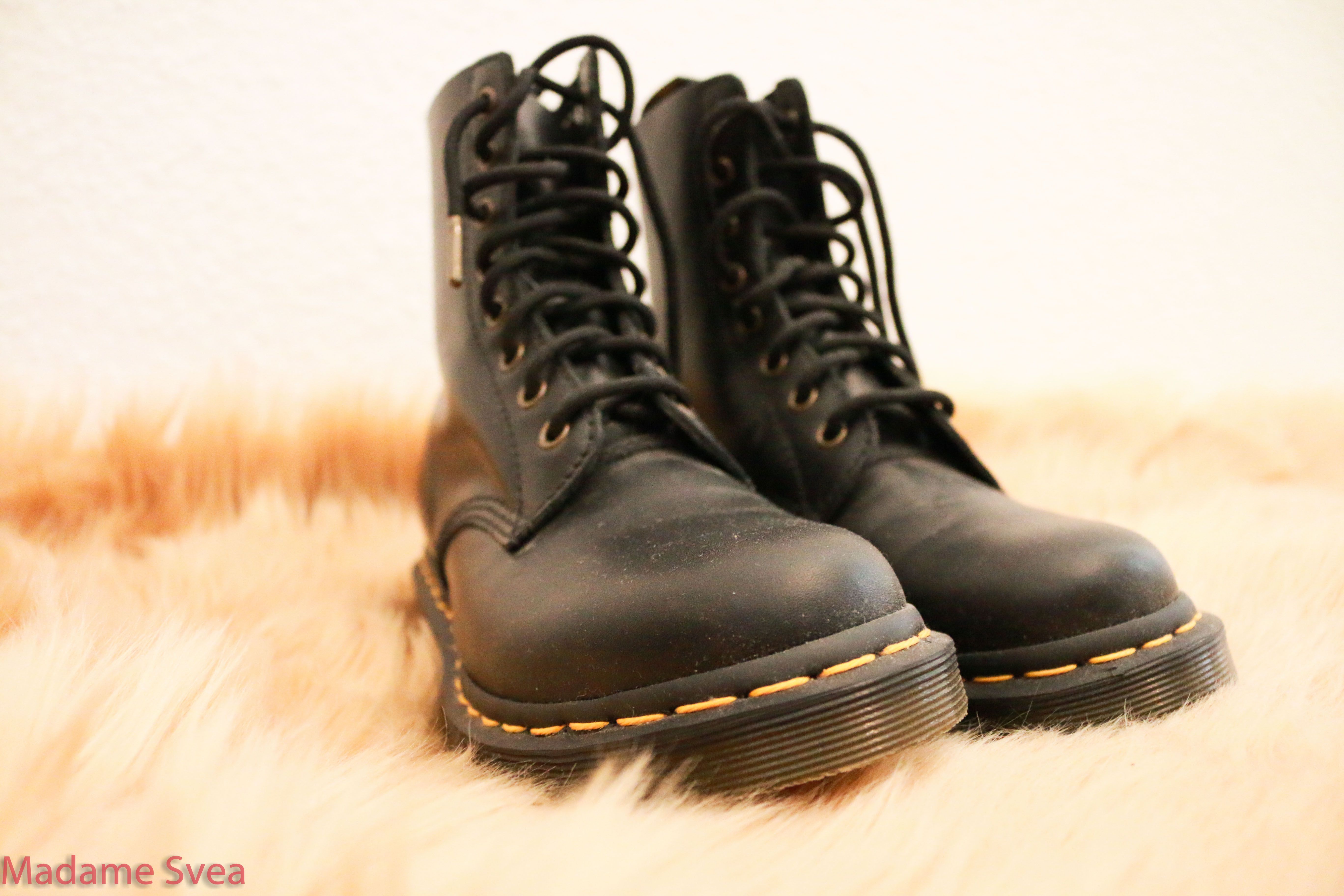 Schwarze brutale Boots