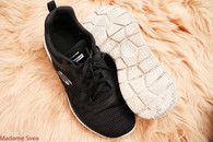 ***verkauft*** Schwarze Sneakers mit weißer Sohle