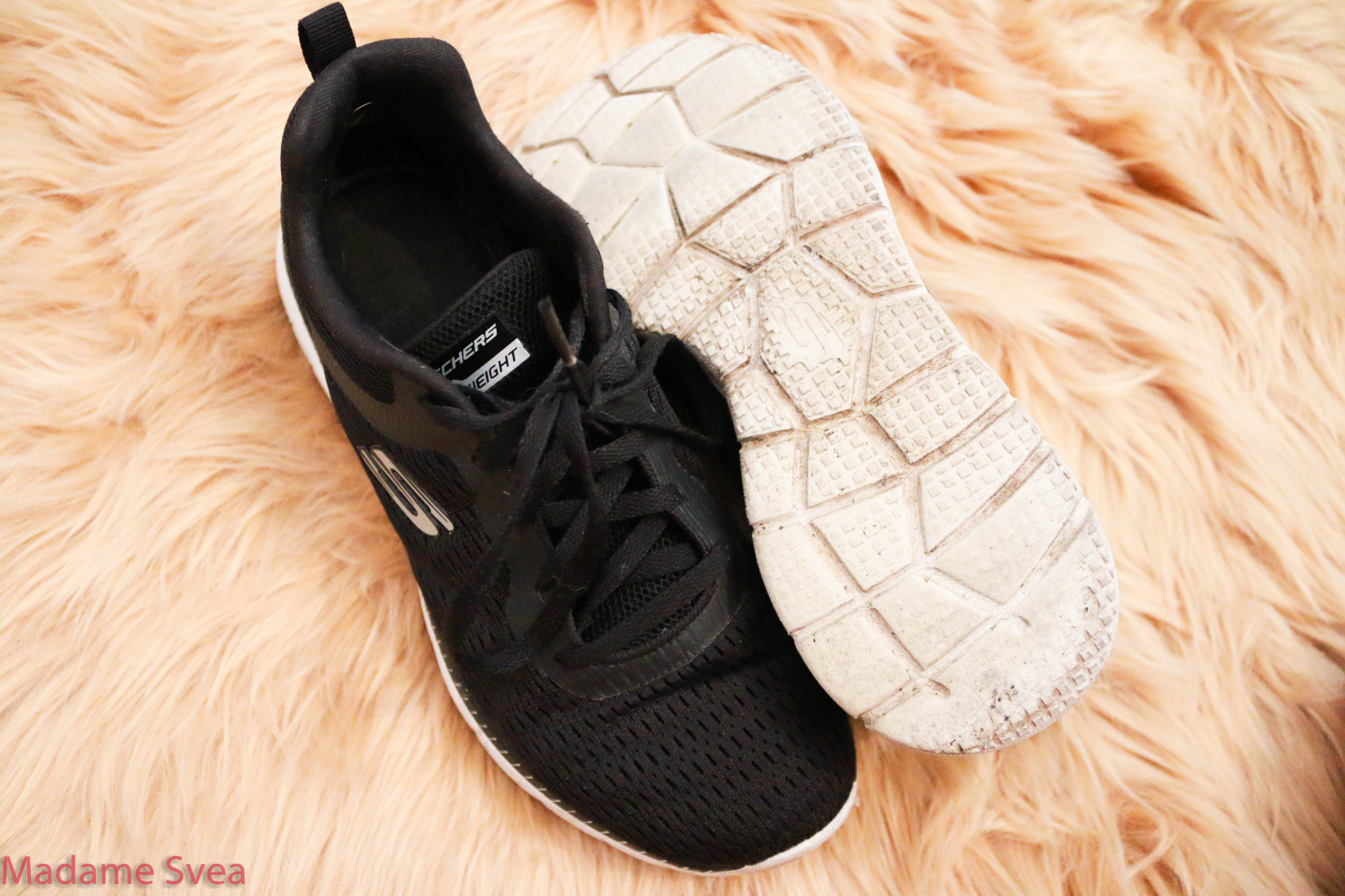 ***verkauft*** Schwarze Sneakers mit weißer Sohle