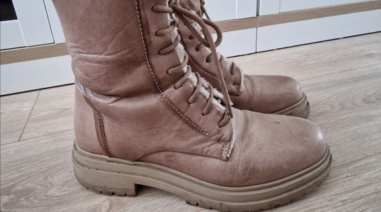 Hellbaune Winterstiefel